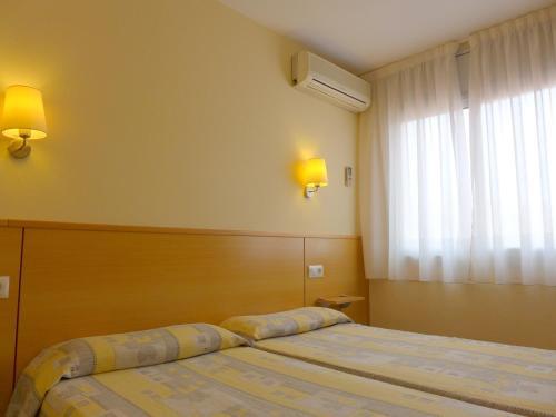 Rentalmar Atlantida Apartamentos Салоу Екстер'єр фото